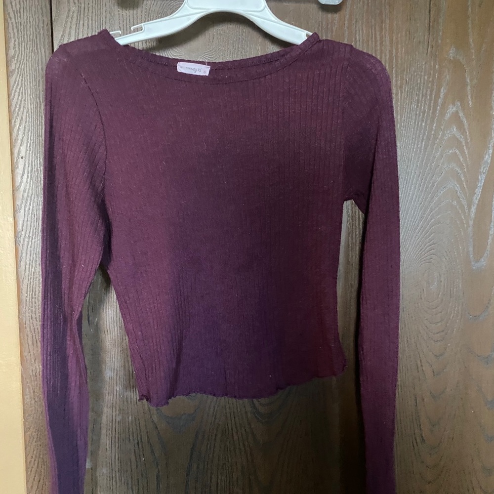 Beautiful, long-sleeve cropped shirt!